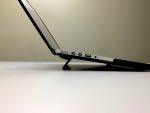 「Bluelounge Kickflip」傾斜スタンド〜MacBook Pro用となってるけど、ノートパソコン全般に使える！！長時間のノートパソコン作業に必須のアイテム！　