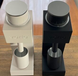 Varia VS3 使用レビュー！　買うべき人とそうじゃない人、白と黒の違いも解説。